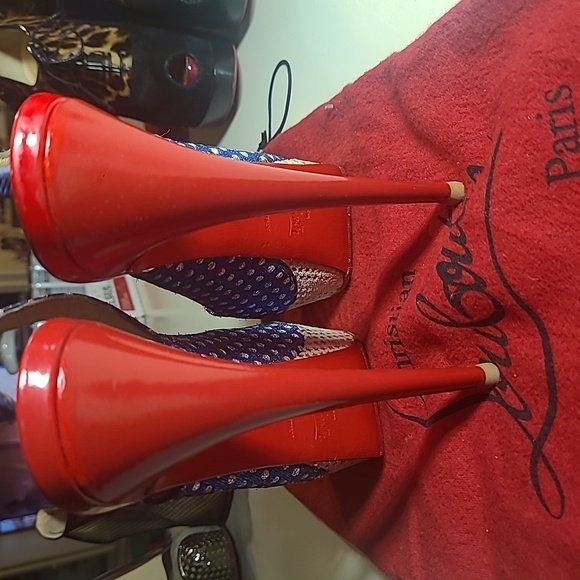Christian Louboutin - Picture 5 of 12